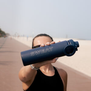 Navy sweatFLASK (25oz/740ml)